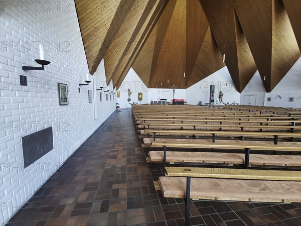 Interior, Catholic parish church Hl. Geist, architect Siegfried Östreicher, Bad Füssing, district of Passau, Lower Bavaria, Bavaria, Germany, Europe