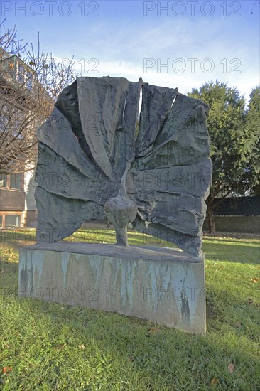 Sculpture peacock figure by Gotthelf Schlotter 1972, peacock wheeling, castle grounds, Friedberg, Wetterau, Hesse, Germany, Europe