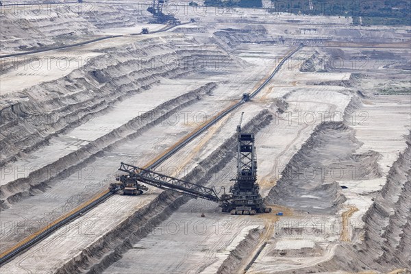 Hambach opencast mine, lignite mining, largest lignite mine in Europe, RWE, Rhenish lignite mining area, Elsdorf, North Rhine-Westphalia, Germany, Europe