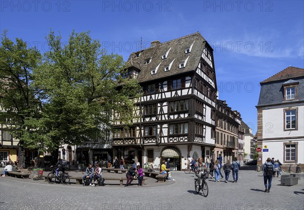 Street scene at the Place Alexandre Bureau, Strasbourg, Département Bas-Rhin, Alsace, France, Europe
