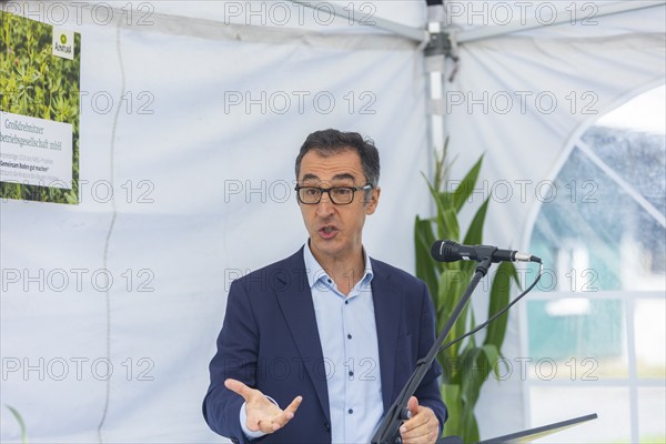 Federal Minister of Food and Agriculture, Cem Özdemir, visits Großdrebnitzer Agrarbetriebsges. mbH together with Saxony's Minister of Agriculture, Wolfram Günther