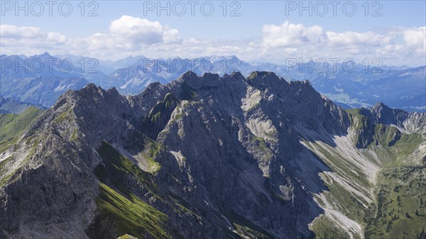 Panorama from the Großer Daumen (2280m) to the Daumengruppe with Wengenköpfe to the Nebelhorn (2224m), Allgäu Alps, Allgäu, Bavaria, Germany, Europe