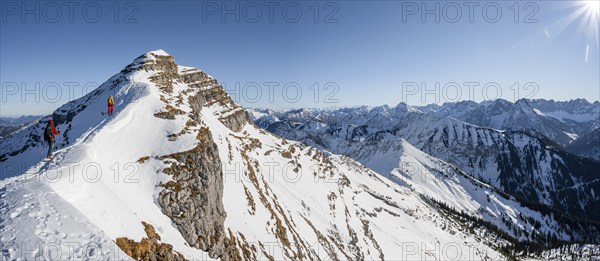 Two ski tourers on a snow-covered mountain ridge, summit of Schafreuter, view of snow-covered mountain panorama, Karwendel, Tyrol, Austria, Europe