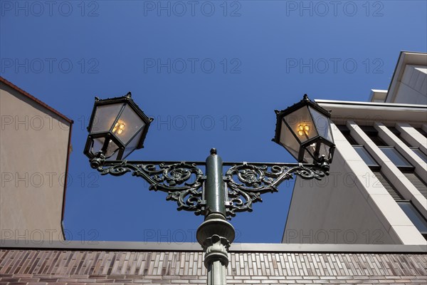 Historic old Düsseldorf gas lantern in the historic city centre, Düsseldorf, North Rhine-Westphalia, Germany, Europe