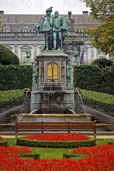 Small Zabel Square in neo-Renaissance style with the sculpture of the Counts of Egmont and Hoorn, Square du Petit Sablon, Brussels, Belgium, Europe
