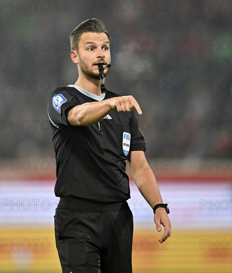 Referee Referee Daniel Schlager, Gesture, Gesture, Voith-Arena, Heidenheim, Baden-Württemberg, Germany, Europe