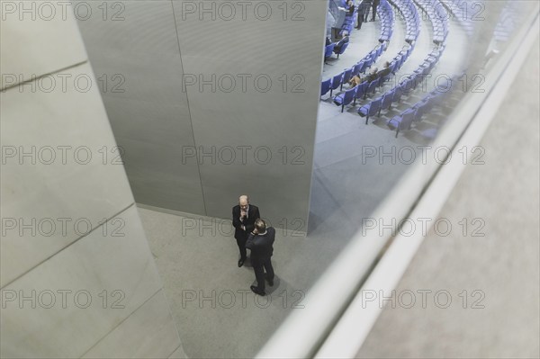 (L-R) Olaf Scholz (SPD), Bundeskanzler, und Volker Wissing (FDP), Bundesminister fuer Verkehr und Digitales, aufgenommen im Rahmen einer Sitzung des Deutschen Bundestages in Berlin, 13.12.2023