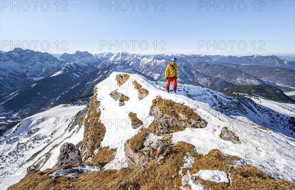 Ski tourers at the summit of Schafreuter, view of snow-covered mountain panorama, Karwendel, Tyrol, Austria, Europe
