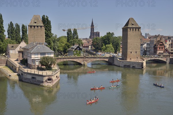 Canoeists on the River Ill at the Ponts Couverts bridge with the towers, UNESCO World Heritage Site, historic centre or Grand Ile, Strasbourg, Département Bas-Rhin, Alsace, France, Europe