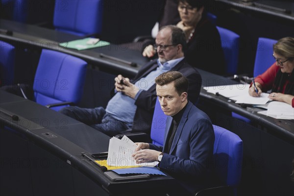 Adis Ahmetovic, Mitglied des Deutschen Bundestages (SPD), aufgenommen im Rahmen einer Sitzung des Deutschen Bundestages zur aktuellen Stunde 'Ergebnisse der Klimakonferenz' in Berlin, 14.12.2023