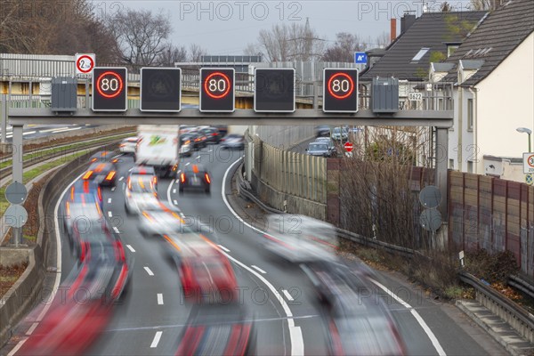 Motorway A40, Ruhrschnellweg, city centre of Essen, exit Essen-Frillendorf, Spurbus route, this area would also be affected by a diesel driving ban, Essen, North Rhine-Westphalia, Germany, Europe