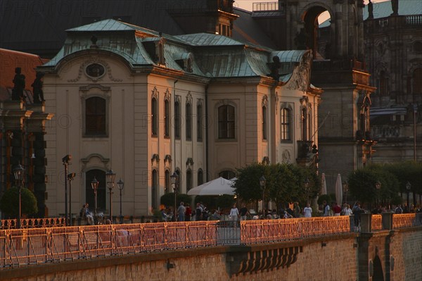 Sekundo Genitur, Brühl's Terrace