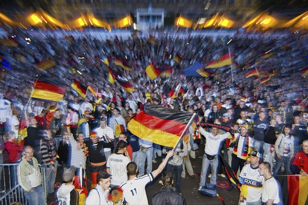Public viewing on the banks of the Elbe in Dresden, as here for the 2006 European Football Championships, will also take place in 2010 on the grounds of the Filmnächte am Elbufer, where the matches from South Africa will be broadcast on a screen