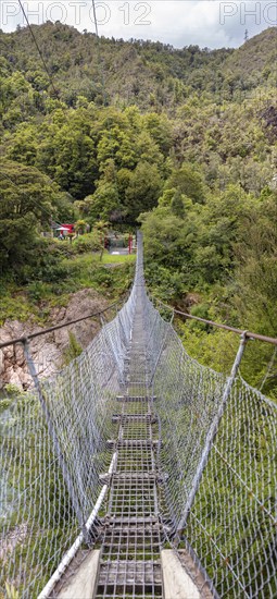 Buller Gorge Swingbridge, Buller River, Murchison, Neuseeland