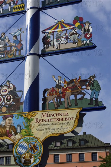 Europe, Germany, Bavaria, state capital Munich, City, Viktualienmarkt, Maypole, Munich Purity Law of 1487 from 1487 for brewers, Hamburg, Hamburg, Federal Republic of Germany, Europe