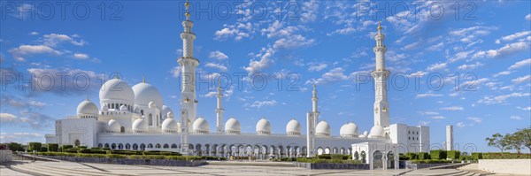 Abu Dhabi Grand Mosque, Iconic Landmark and Architectural Marvel of UAE.