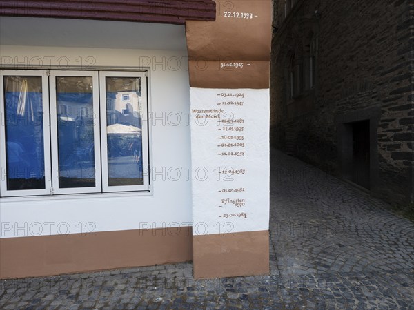 Flood level display of the Moselle in Bernkastel, Rhineland-Palatinate, Germany, Europe