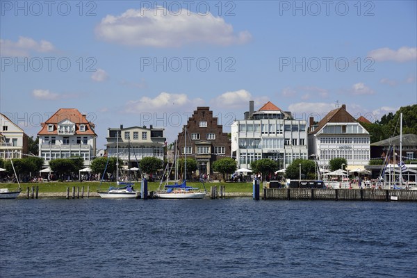 Europe, Germany, Schleswig Holstein, Baltic Sea, Lübeck-Travemünde, Trave, View to Vorderreihe, Hamburg, Hamburg, Federal Republic of Germany, Europe