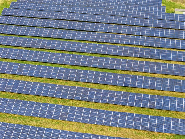 Mühlenfeld solar park, near Neukirchen-Vluyn, over 15, 000 solar modules spread over 24 hectares, generating 3.5 million kilowatt hours per year, North Rhine-Westphalia, Germany, Europe