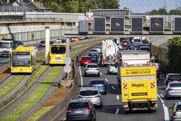 Traffic jam on the A40 motorway, Ruhr expressway, bus lane in the middle of the carriageway, public transport can run without traffic jams, in Essen, near the Essen-Ost motorway junction, North Rhine-Westphalia, Germany, Europe