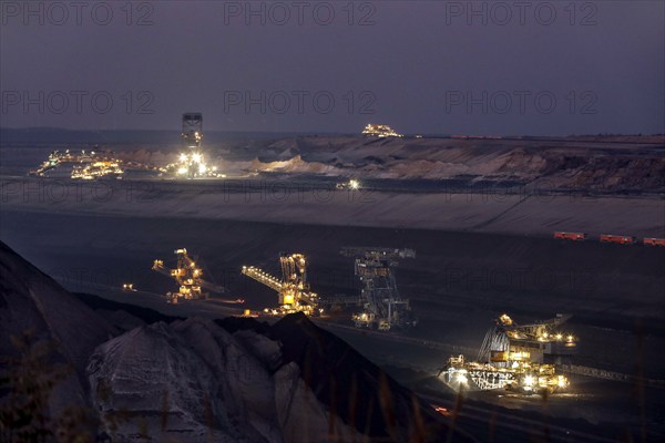 Lignite excavators extract coal in the Welzow open-cast mine, operated by LEAG. The lignite is burnt in the Schwarze Pumpe and Jänschwalde power plants to generate electricity. The phase-out of coal-fired power generation is to take place by 2038, 11.11.2021
