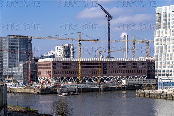 Final construction work on Westfield Hamburg-Überseequartier, Hafencity Hamburg, new district on the Elbe, on the site of the former free harbour, where residential units for 14, 000 people, 3, 000 hotel beds, 45, 000 jobs will be built by the 2030s, Hamburg, Germany, Europe