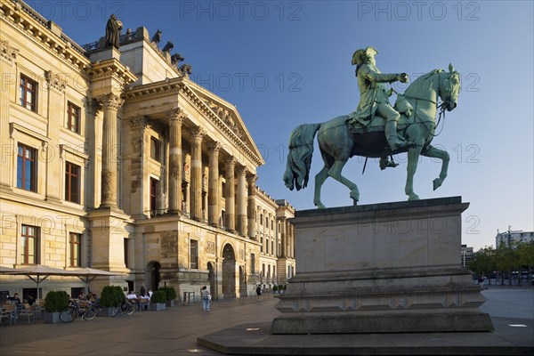 Palace on Palace Square with equestrian statue of Duke Carl Wilhelm Ferdinand, Brunswick, Lower Saxony, Germany, Europe