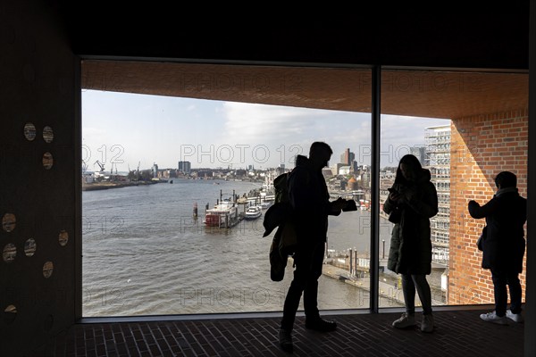 View from the visitor level of the Elbe Philharmonic Hall, tourists on the Elbe and Hamburg at the Landungsbrücken, Hamburg, Germany, Europe