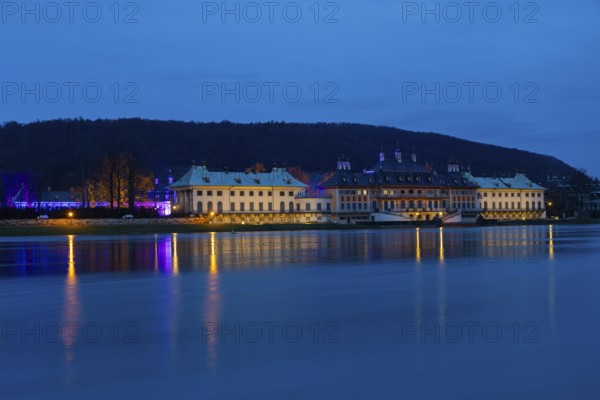 Due to the heavy precipitation in the form of snow and rain, the Elbe has risen again. The Elbe meadows at Pirna Castle are partially flooded, Dresden, Saxony, Germany, Europe