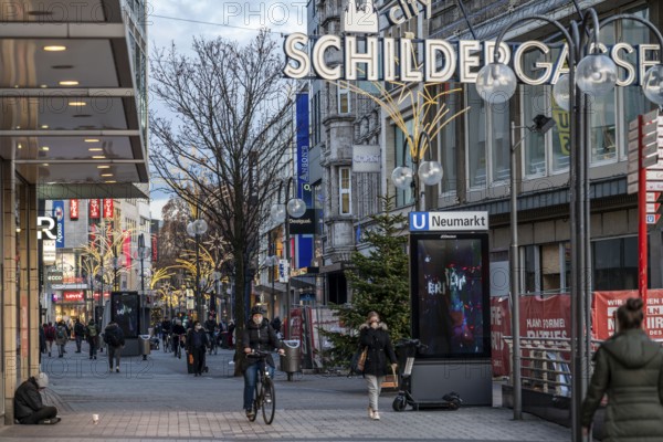 First day of the Christmas lockdown in the Corona crisis, empty shopping alleyway Schildergasse, closed shops, hardly any passers-by, in Cologne, North Rhine-Westphalia, Germany, Europe