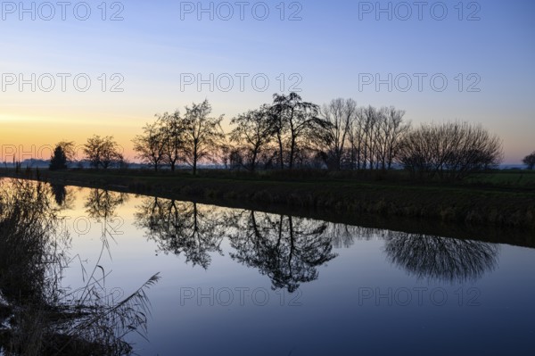 Sunset at the Hunte, Lohne, river, reflection, between Lembruch and Diepholz, Lembruch, Lower Saxony, Germany, Europe