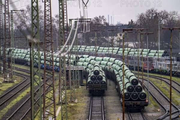 Mülheim-Styrum goods station, goods wagons with tubes from Mannesmannröhren-Werke GmbH, Mülheim, North Rhine-Westphalia, Germany, Europe