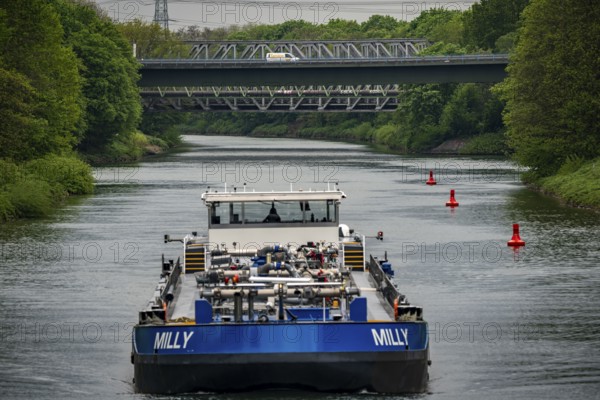 A43 motorway bridge, built in 1965, over the Rhine-Herne Canal, the bridge is badly damaged, steel girders have buckled, driving ban for trucks over 3.5 tonnes, not all drivers comply, the bridge is to be renewed, cargo ship, Recklinghausen, North Rhine-Westphalia, Germany, Europe