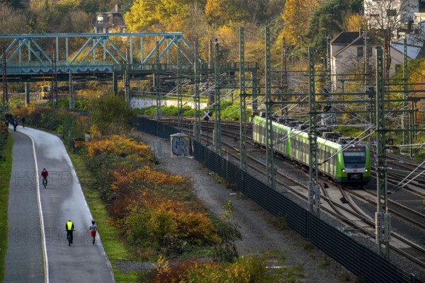Radschnellweg Ruhr, RS1, along the railway line between Essen and Mülheim, shared cycle path, footpath, S-Bahn train, Mülheim an der Ruhr, North Rhine-Westphalia, Germany, Europe