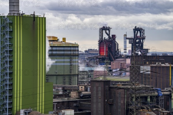 Duisburg-Bruckhausen steel site, ThyssenKrupp Steel, front, green, Hamborn gas-fired cogeneration plant, rear, blast furnaces 8 and 9 Duisburg, North Rhine-Westphalia, Germany, Europe