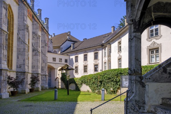Palais Enzenberg, with parish church of the Assumption of the Virgin Mary, Schwaz, Inntal, Tyrol, Austria, Europe