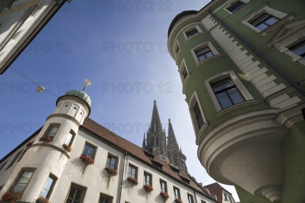Towers of Regensburg Cathedral right and left historic town houses in the section, Regensburg, Upper Palatinate, Bavaria, Germany, Europe