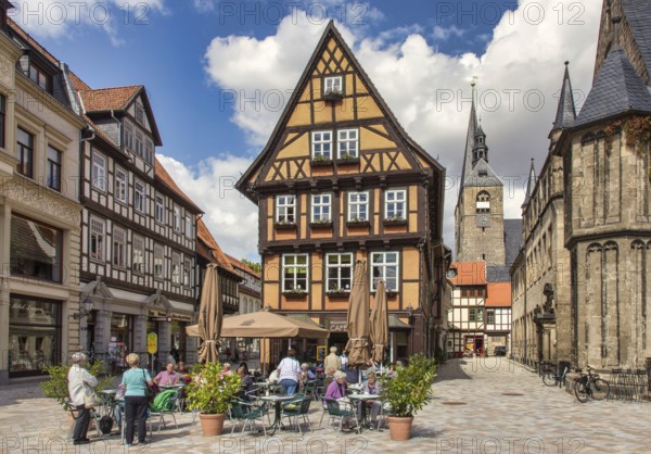 Half-timbered houses on the market square in the old town of Quedlinburg, 20/08/2014, Quedlinburg, Saxony-Anhalt, Germany, Europe