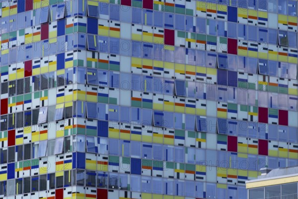 Colorium high-rise building, façade with coloured glass panels, architect William Alsop, Julo-Levin-Ufers in Medienhafen, Düsseldorf, North Rhine-Westphalia, Germany, Europe