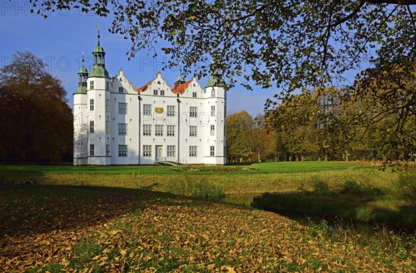 Germany, Ahrensburg, Ahrensburg Castle in autumn, Hamburg, Hamburg, Federal Republic of Germany, Europe