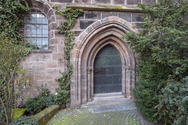 Pointed arched, stepped entrance portal, west entrance to St Klara Church, Königstraße 66, Nuremberg, Middle Franconia, Bavaria, Germany, Europe