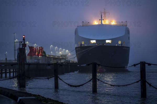 Thick fog in winter, hanging over the mouth of the Elbe into the North Sea, DFDS ferry Britannia Seaways at the pier in Cuxhaven, Lower Saxony, Germany, Europe