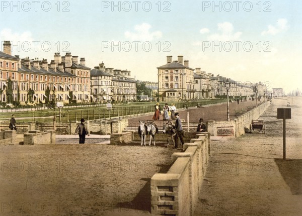 Die Terrasse, Lowestoft, England / The terrace, England, Historic, digitally restored reproduction from a 19th century original, 1880, Record date not stated