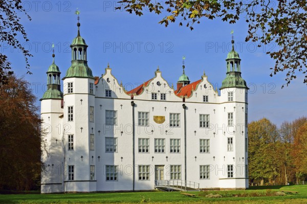 Germany, Ahrensburg, Ahrensburg Castle in autumn, Hamburg, Hamburg, Federal Republic of Germany, Europe