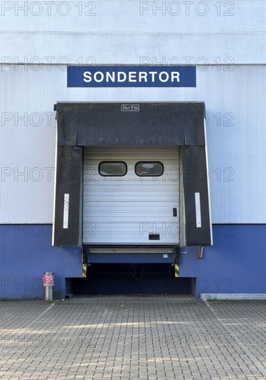 Logistics building, ramp for lorries, special gate, delivery, collection