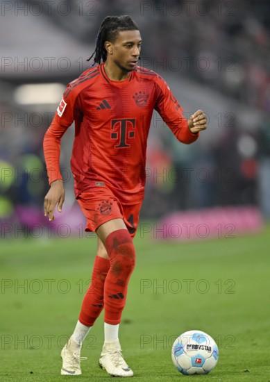 Michael Olise FC Bayern Munich FCB (17) Action on the ball Allianz Arena, Munich, Bavaria, Germany, Europe