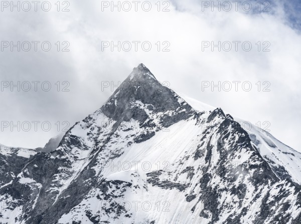 Mountain landscape of rock and ice, glaciated mountain peak Großer Möseler, glacier Waxeggkees, Berliner Höhenweg, Zillertal Alps, Tyrol, Austria, Europe