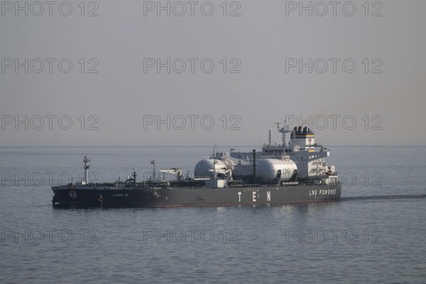 Crude oil tanker Njord DF, 250m length, 44m height, flag Greece, Baltic Sea