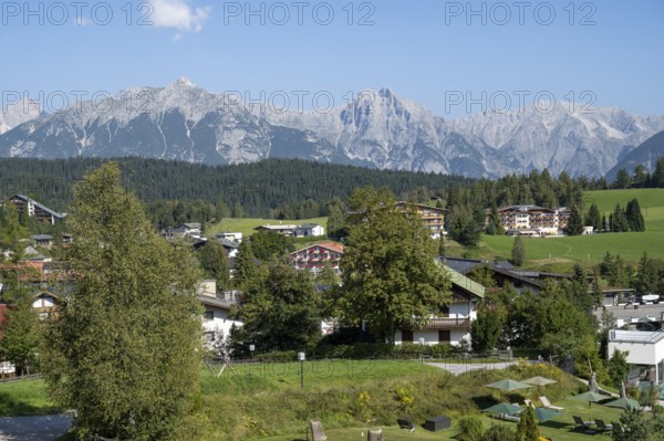 View of the village, Karwendel mountains, view from the Pfarrhügel, Seefeld, Alps, Tyrol, Austria, Europe