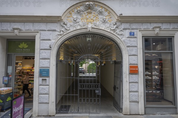 Decorative entrance gate of the Weidenmann house around 1920, Steinergasse 18, Straubing, Lower Bavaria, Germany, Europe